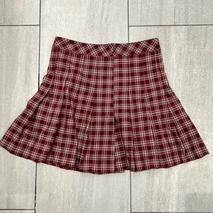 Divided H&M Skirt Pleated size 6 Burgundy hidden zip and snap at back